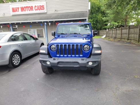 Used 2019 Jeep Wrangler Sport AWD/4WD image 2