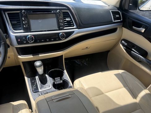 Used 2015 Toyota Highlander XLE AWD/4WD image 8