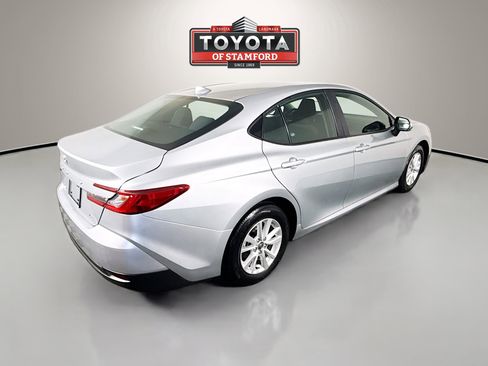 Used 2025 Toyota Camry LE image 7