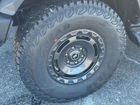 New 2025 Ford Bronco Outer Banks w/ Sasquatch Package AWD/4WD image 4