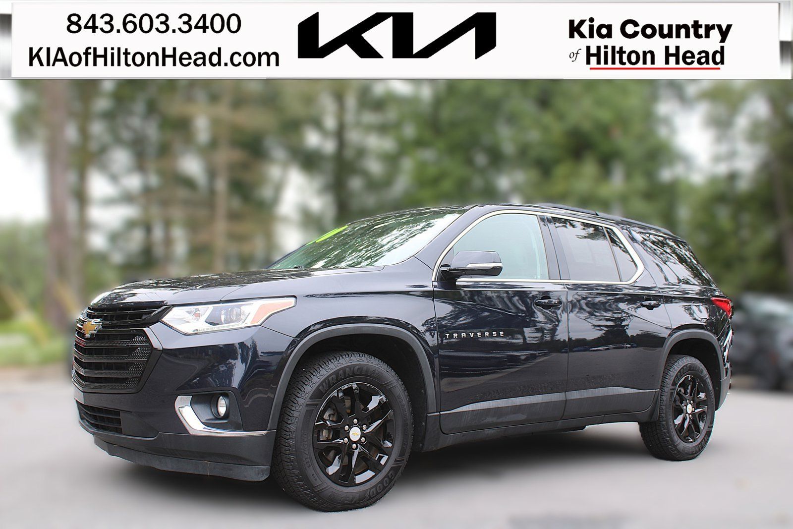 Used 2020 Chevrolet Traverse LT FWD image 1