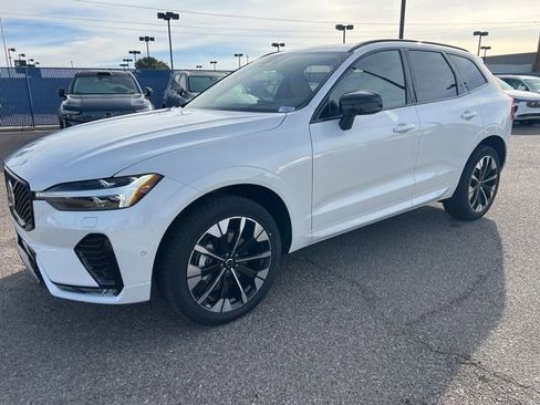 New 2026 Volvo XC60 B5 Plus w/ Climate Package PRO AWD/4WD image 8