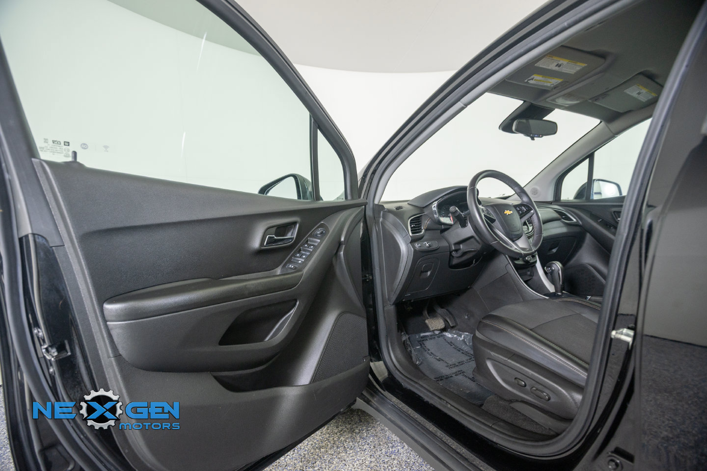 Used 2022 Chevrolet Trax LT w/ Midnight Edition AWD/4WD image 10