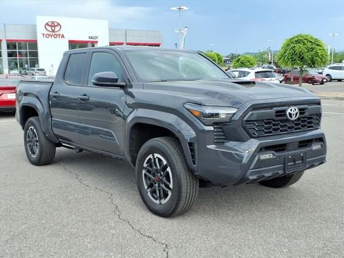 Used 2024 Toyota Tacoma TRD Sport w/ TRD Sport Upgrade Package AWD/4WD image 2
