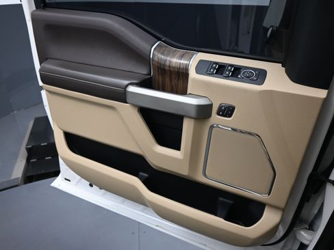 Used 2018 Ford F150 Lariat w/ Equipment Group 502A Luxury image 21