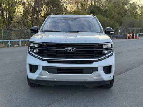 Used 2025 Ford Expedition Platinum image 5