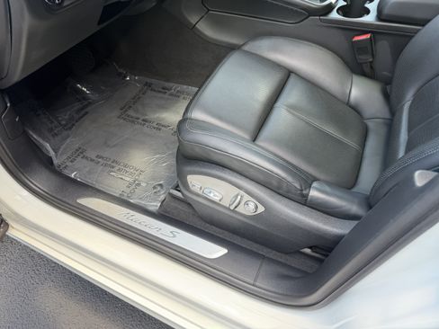 Certified 2023 Porsche Macan S AWD/4WD image 15