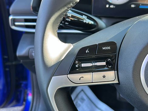 Used 2025 Hyundai Elantra SEL image 12