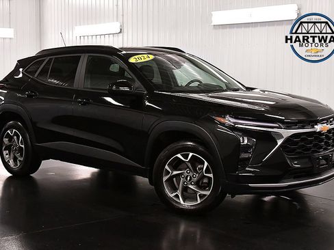 Used 2024 Chevrolet Trax LT w/ Driver Confidence Package FWD image 1