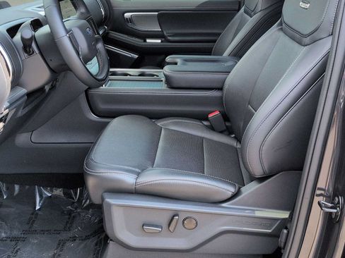 Used 2025 Ford Expedition Platinum w/ Driver's Package AWD/4WD image 17