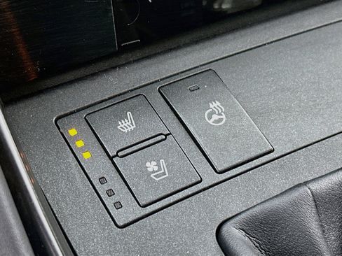 Used 2022 Lexus IS 350 F Sport RWD image 20