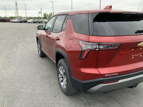 New 2026 Chevrolet Equinox LT w/ Convenience Package II FWD image 17