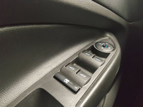 Used 2018 Ford Escape SE w/ Ford Safe & Smart Package FWD image 27