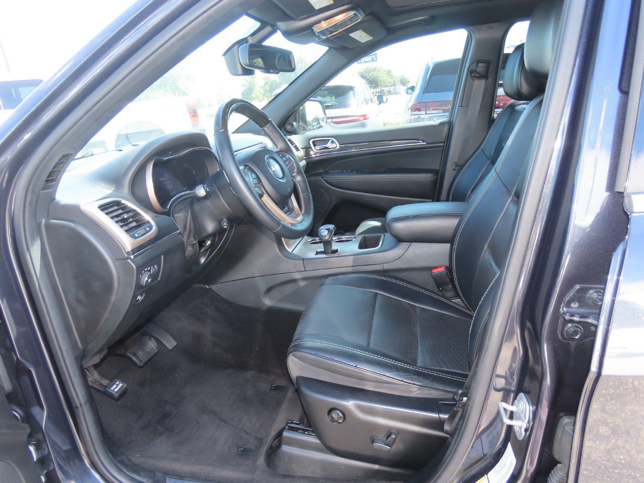 Used 2015 Jeep Grand Cherokee Overland RWD image 25