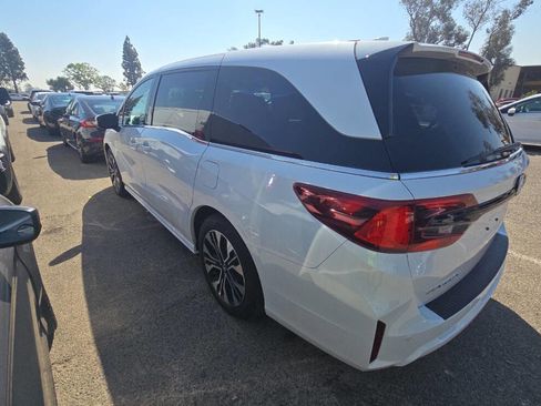 Used 2026 Honda Odyssey Elite image 3