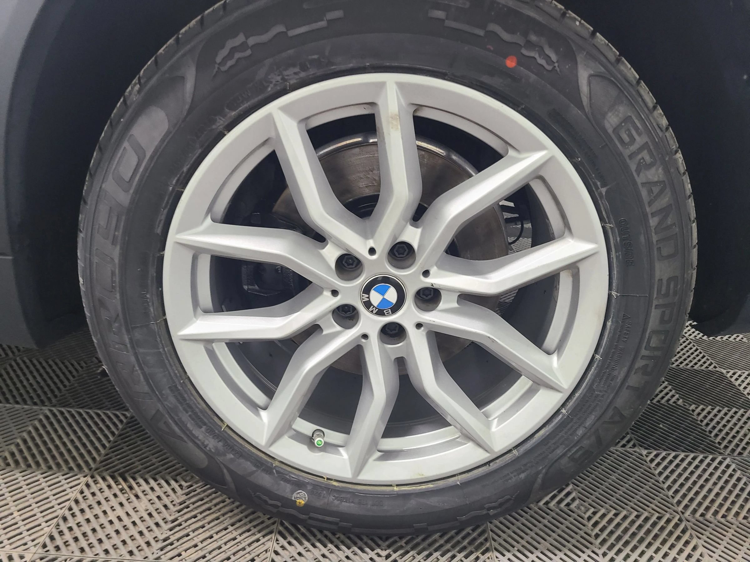 Used 2019 BMW X5 xDrive40i w/ Parking Assistance Package AWD/4WD image 17