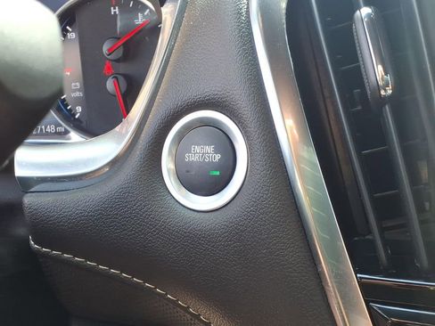 Used 2023 Chevrolet Traverse Premier FWD image 26