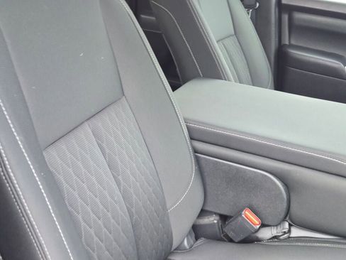 Used 2017 Nissan Titan SV image 9