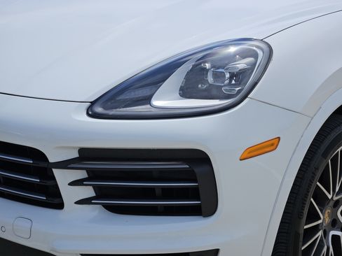 Certified 2022 Porsche Cayenne AWD/4WD image 12