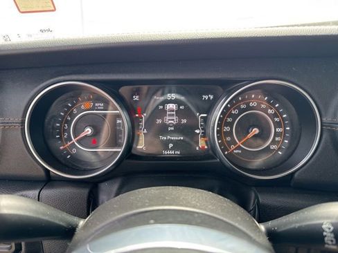 Used 2023 Jeep Wrangler Unlimited Sahara AWD/4WD image 16