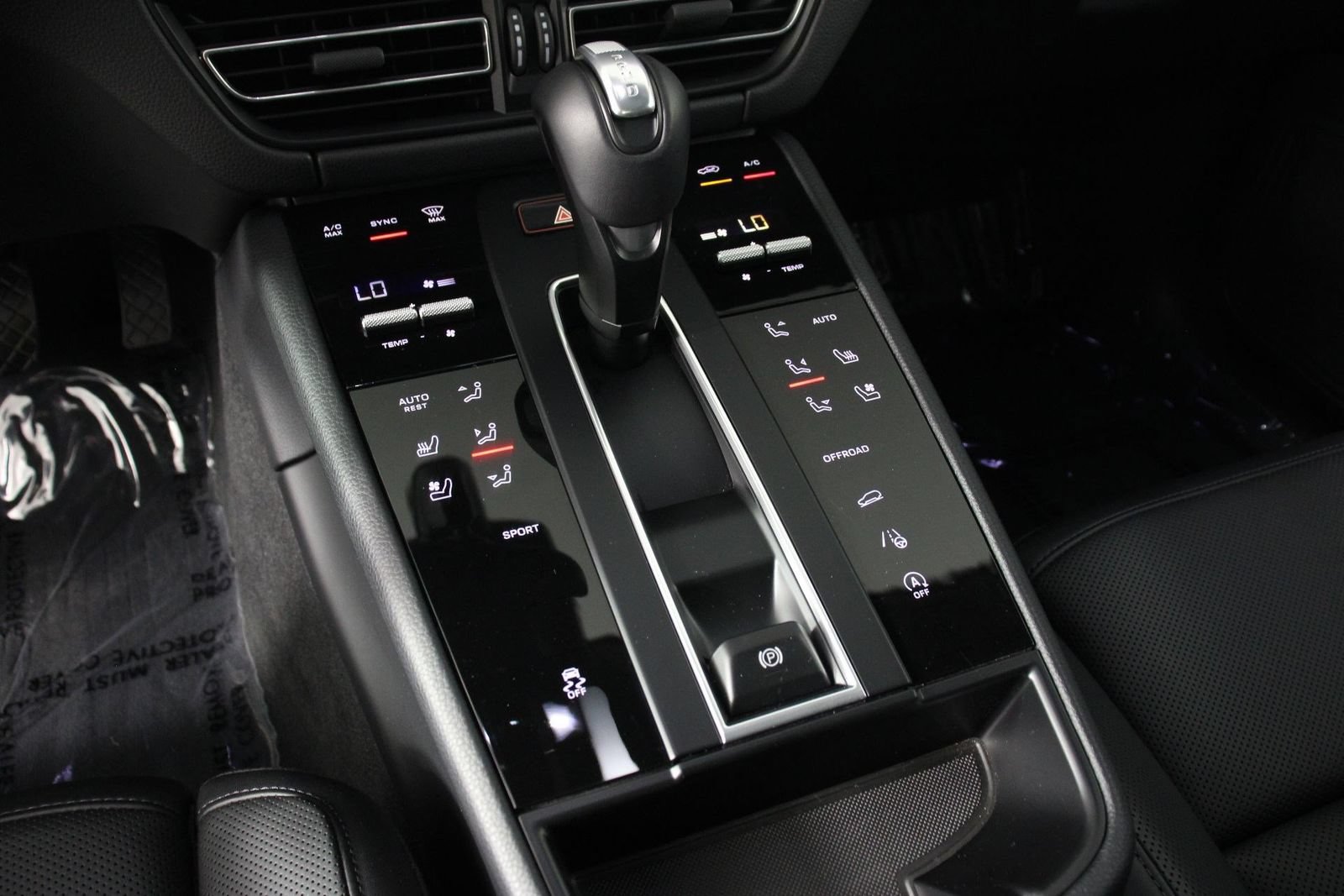 Certified 2026 Porsche Macan AWD/4WD image 18