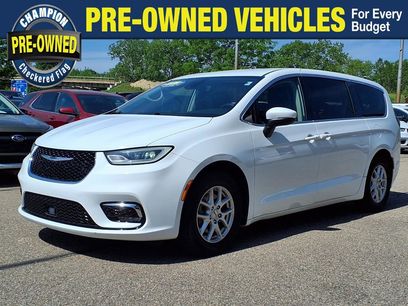 Used 2023 Chrysler Pacifica Touring-L