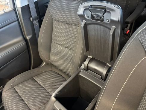 Used 2022 GMC Acadia SLE FWD image 19