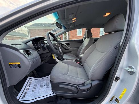 Used 2014 Hyundai Elantra SE w/ Option Group 02 FWD image 12