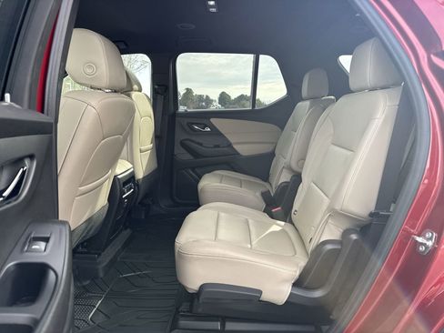 Used 2023 Chevrolet Traverse LT w/ Rear Camera Mirror Package image 30