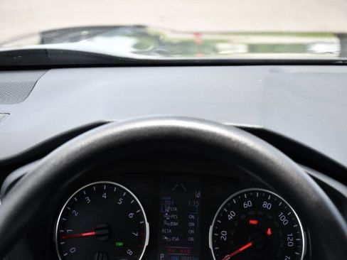 Used 2021 Toyota RAV4 XLE AWD/4WD image 26