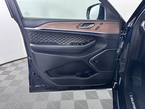 Used 2022 Jeep Grand Cherokee Summit w/ Advanced Protech Group IV AWD/4WD image 31
