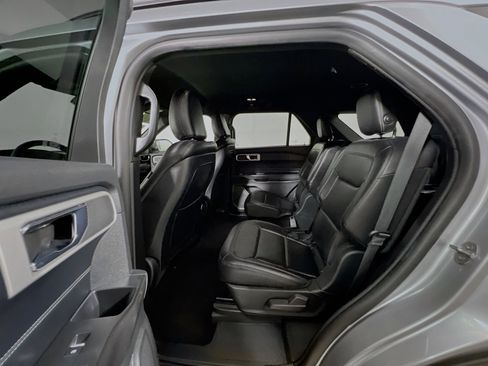 Used 2020 Ford Explorer XLT w/ Equipment Group 202A RWD image 29