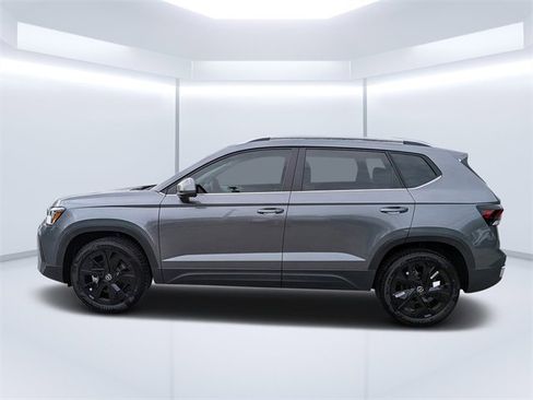 New 2026 Volkswagen Taos SE image 5