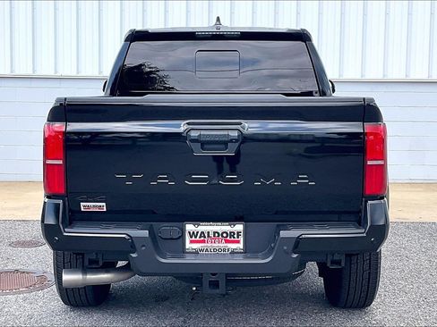 Used 2024 Toyota Tacoma TRD Sport w/ TRD Sport Upgrade Package AWD/4WD image 5