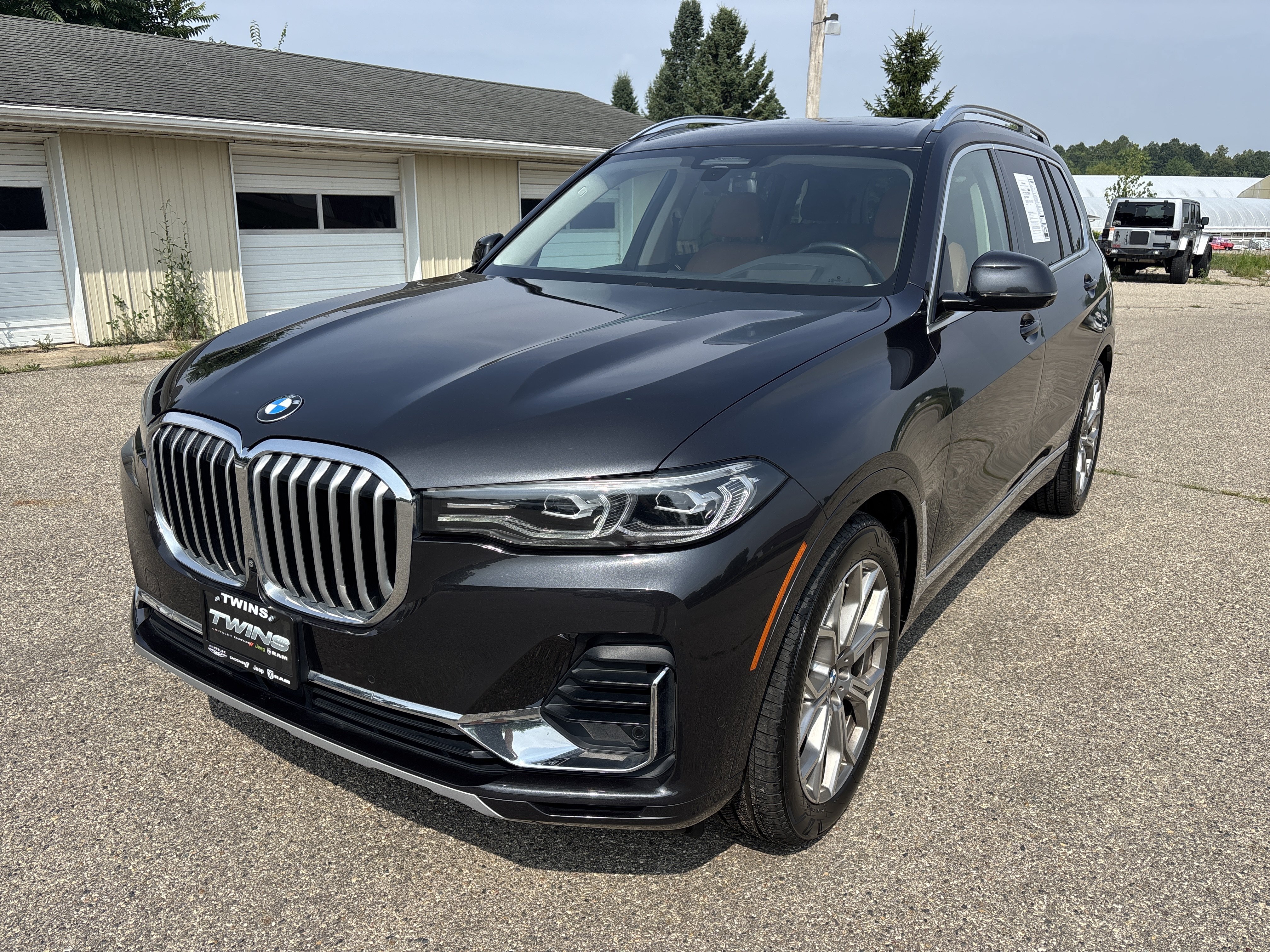 Used 2022 BMW X7 xDrive40i w/ Premium Package AWD/4WD image 10