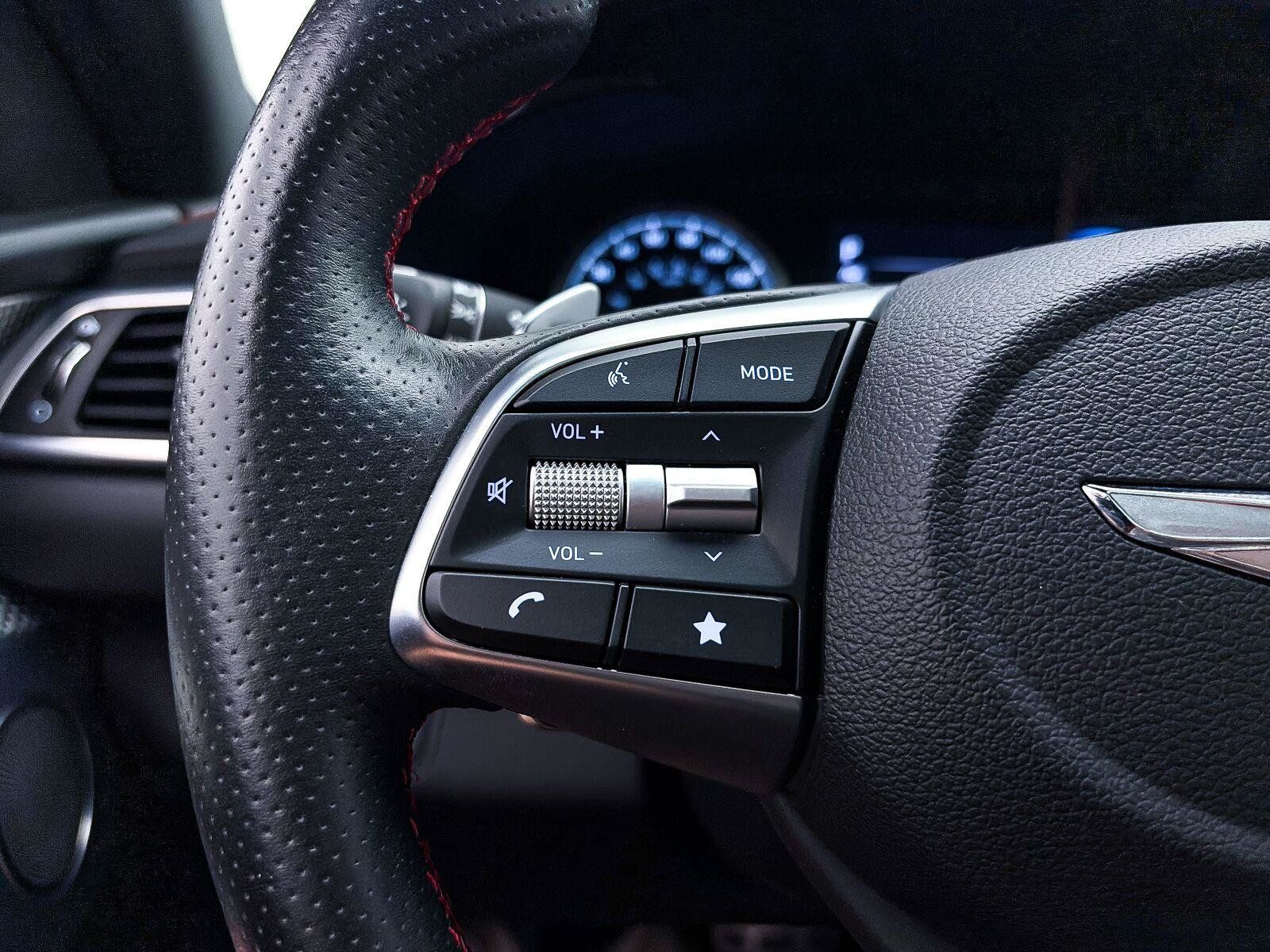 Used 2023 Genesis G70 2.0T w/ Sport Prestige Package RWD image 30