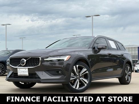 Certified 2025 Volvo V60 B5 Cross Country Plus AWD/4WD image 2