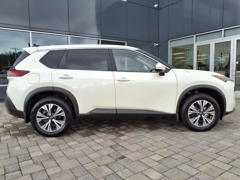 Used 2023 Nissan Rogue SV image 9