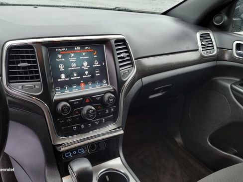 Used 2018 Jeep Grand Cherokee Laredo AWD/4WD image 21