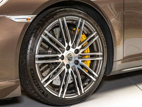 Used 2015 Porsche 911 4 Coupe image 11