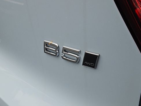 New 2026 Volvo XC40 B5 Plus w/ Protection Package Premier image 4