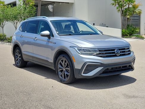 Used 2024 Volkswagen Tiguan SE FWD image 32