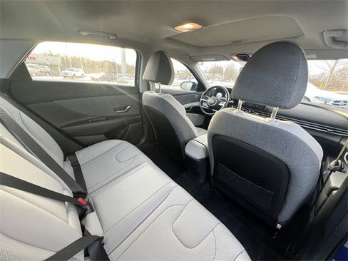Used 2023 Hyundai Elantra Limited image 31