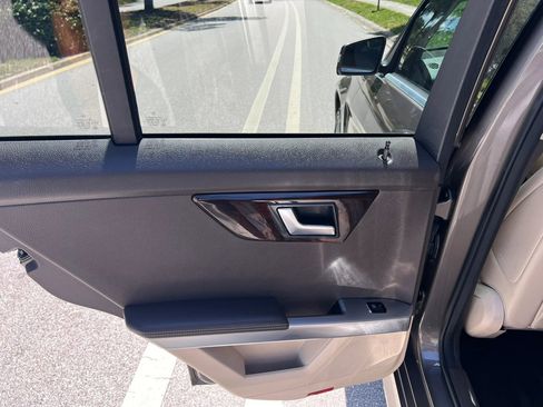 Used 2015 Mercedes-Benz GLK 350 2WD image 19
