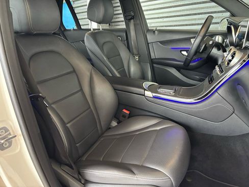 Used 2021 Mercedes-Benz GLC 300 w/ Premium Package image 24