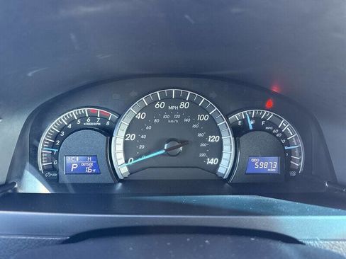 Used 2014 Toyota Camry SE image 24