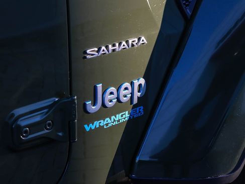 Used 2022 Jeep Wrangler Unlimited Sahara image 6