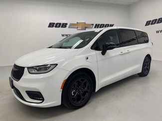 Used 2024 Chrysler Pacifica Limited FWD video 1