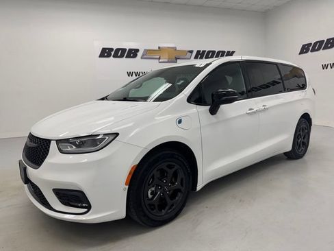 Used 2024 Chrysler Pacifica Limited FWD image 1