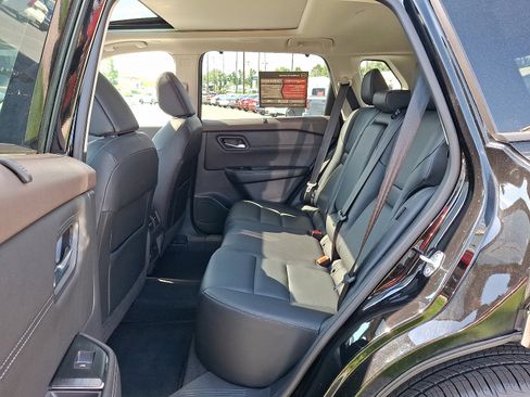 Certified 2022 Nissan Rogue SL w/ SL Premium Package image 11